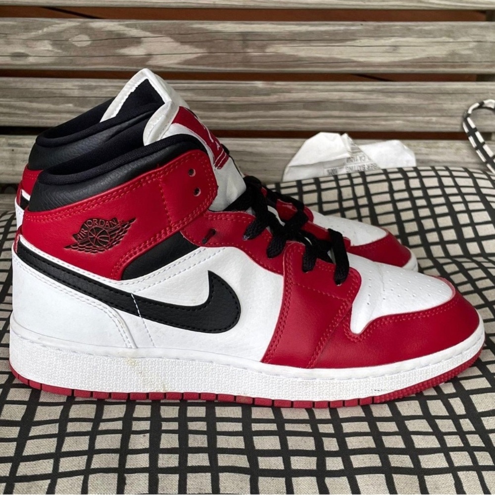 Chicago mid Jordan 1s